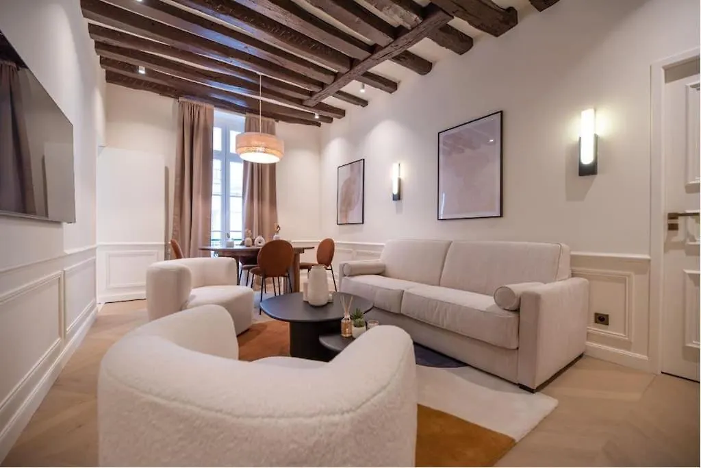 Luxury one bedroom flat near Le Louvre I Paris
