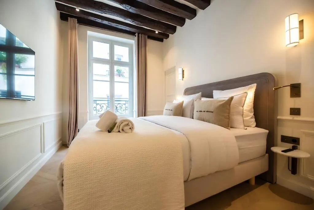 Luxury One Bedroom Flat Near Le Louvre I Paris Apartment