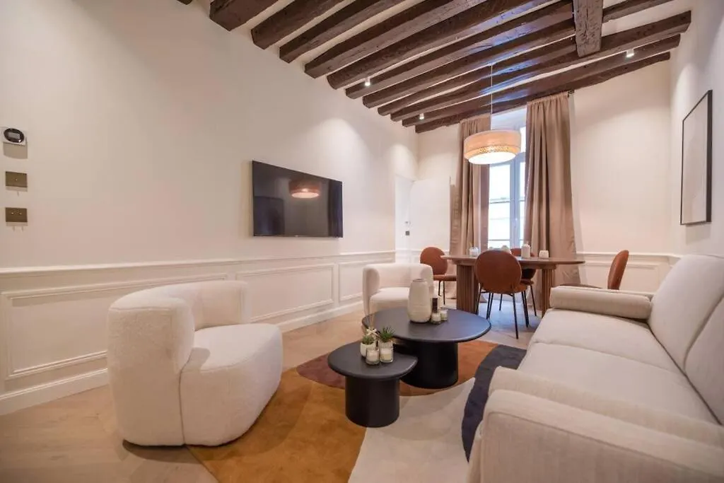 Luxury One Bedroom Flat Near Le Louvre I Paris Apartment