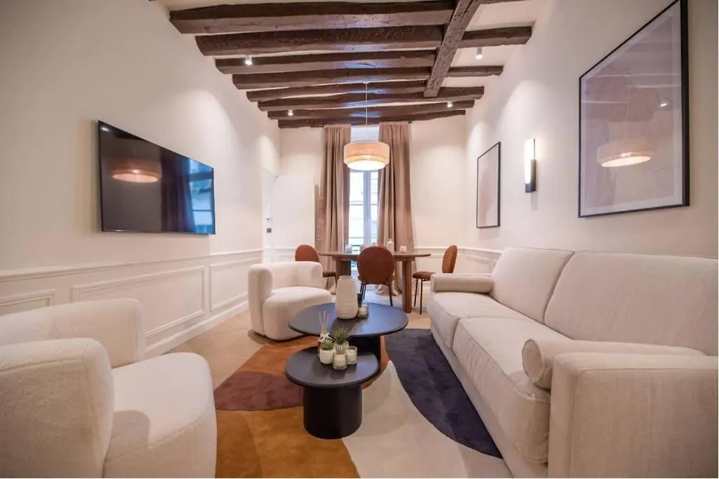 Luxury One Bedroom Flat Near Le Louvre I Paris